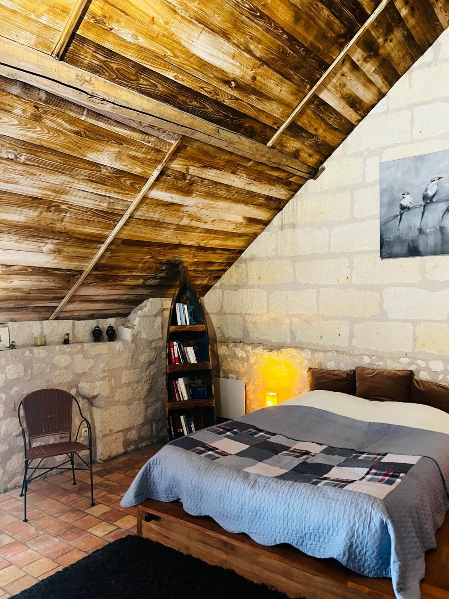 Chateau De La Thibaudiere - Chambre Du Tonneau Allonnes  Buitenkant foto
