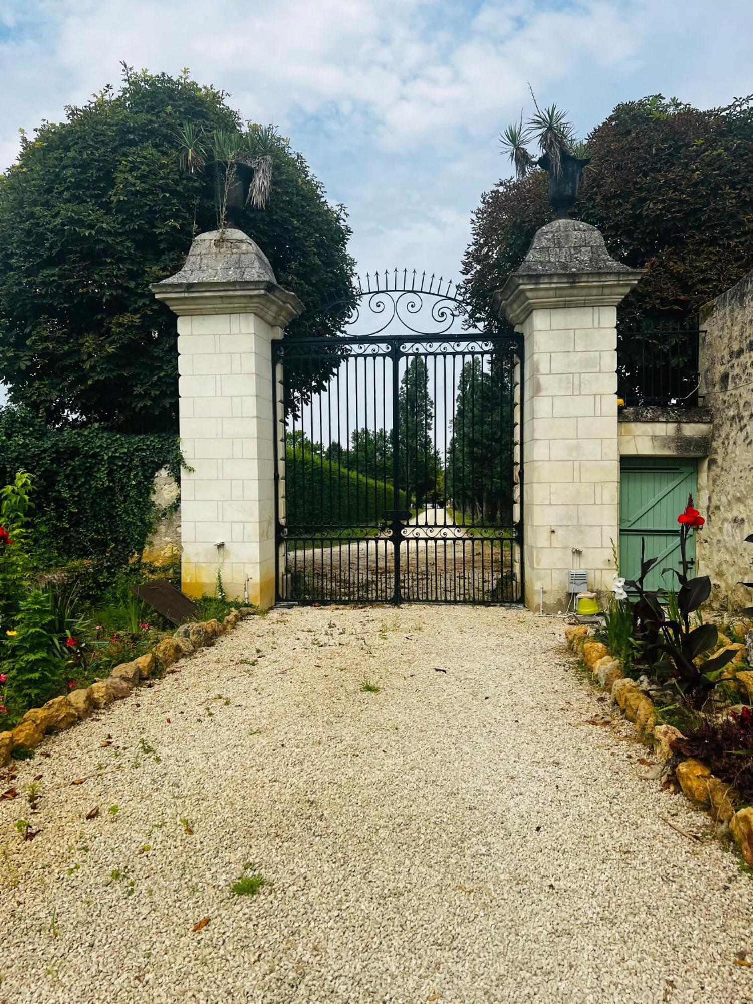 Chateau De La Thibaudiere - Chambre Du Tonneau Allonnes  Buitenkant foto