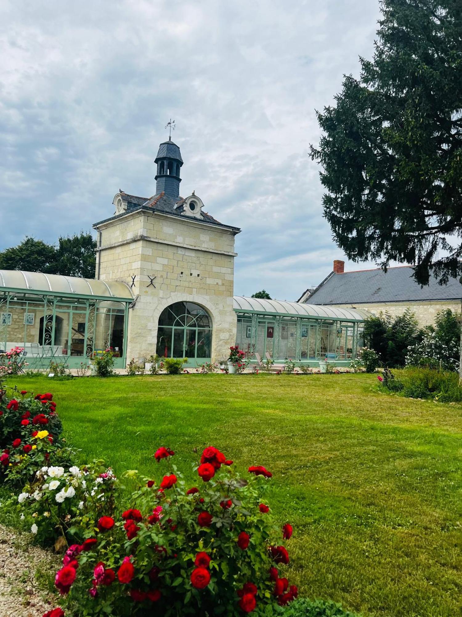 Chateau De La Thibaudiere - Chambre Du Tonneau Allonnes  Buitenkant foto