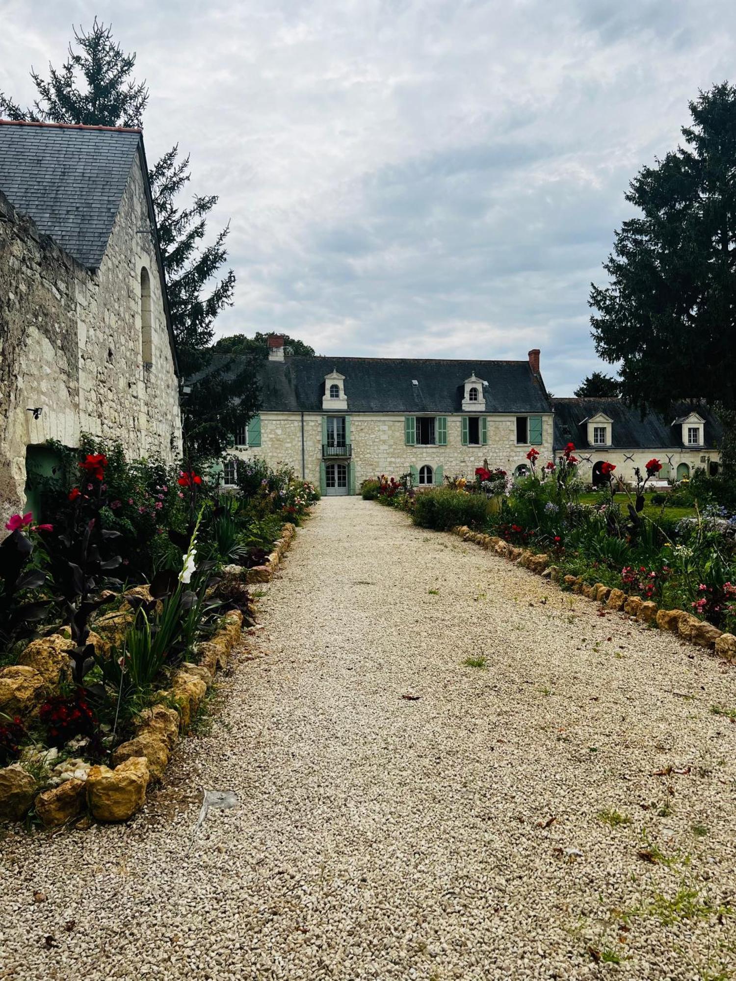 Chateau De La Thibaudiere - Chambre Du Tonneau Allonnes  Buitenkant foto